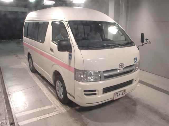TOYOTA HIACE VAN