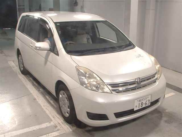 TOYOTA ISIS 2011