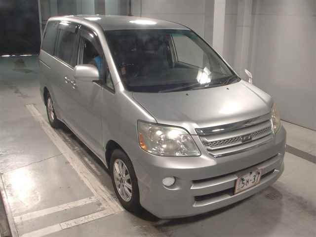 TOYOTA NOAH 2007