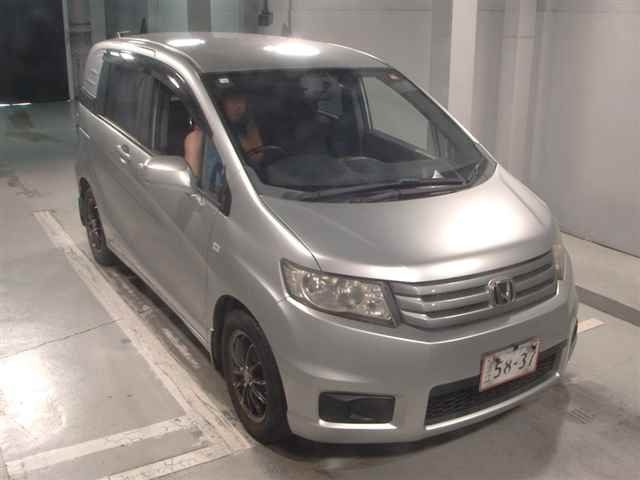HONDA FREED 2010