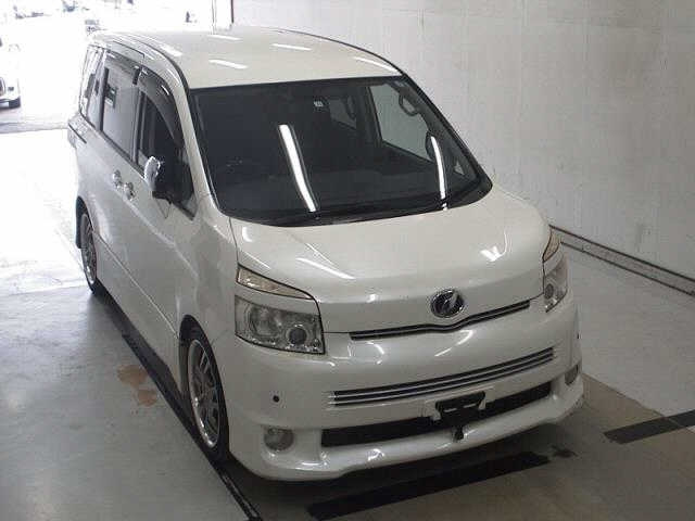 TOYOTA VOXY 2009