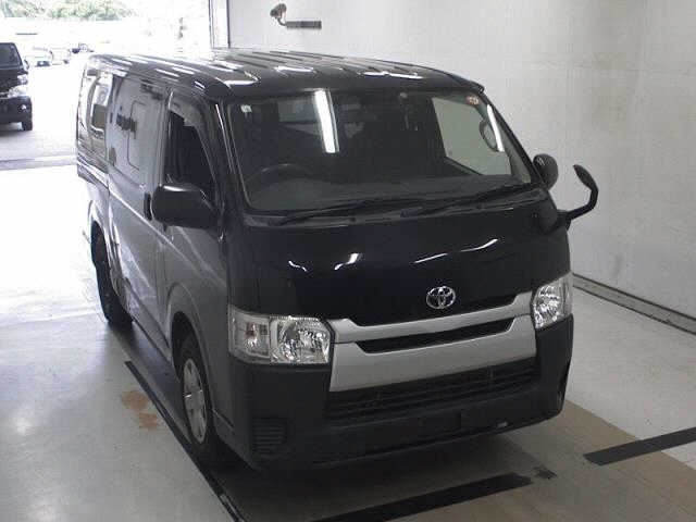 TOYOTA HIACE VAN 2020