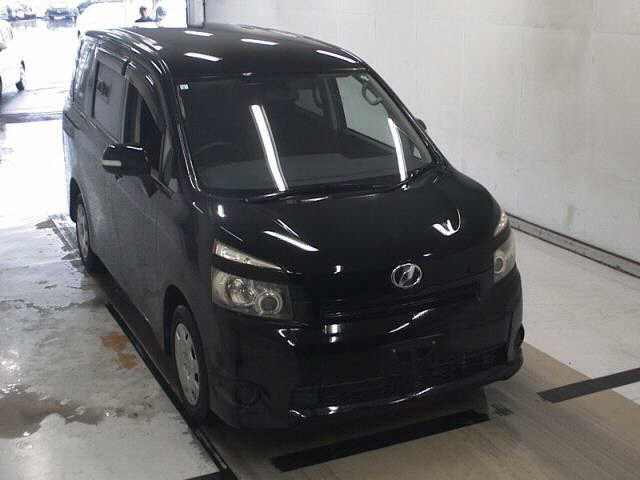 TOYOTA VOXY 2009