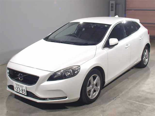 VOLVO V40 2015