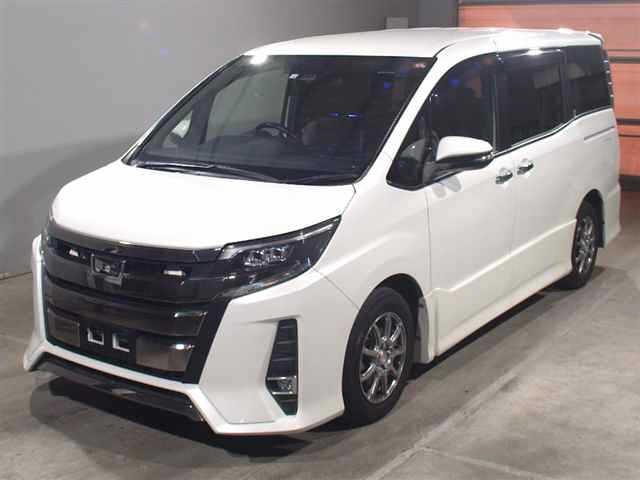 TOYOTA NOAH 2018