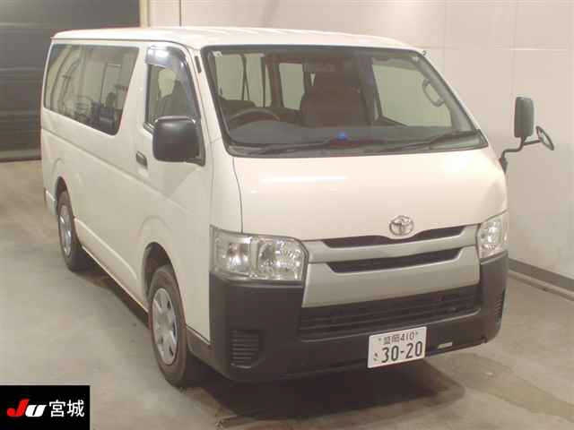 TOYOTA HIACE VAN 2017
