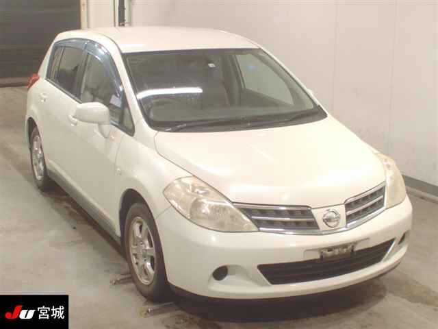NISSAN TIIDA 2010