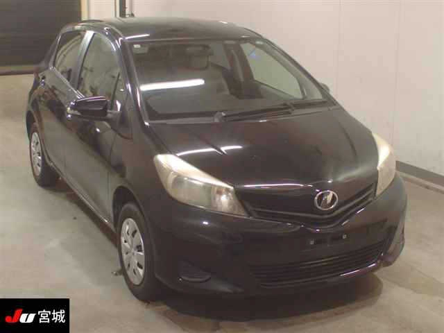 TOYOTA VITZ 2013