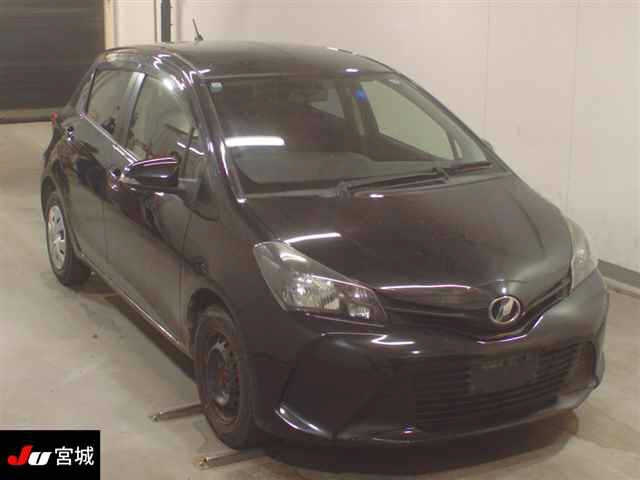 TOYOTA VITZ 2015