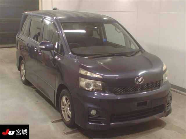TOYOTA VOXY 2010