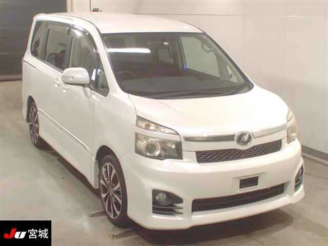 TOYOTA VOXY 2010