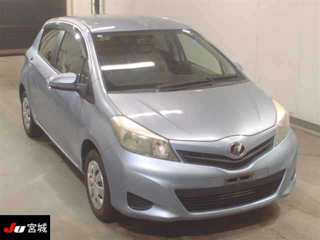 TOYOTA VITZ 2013