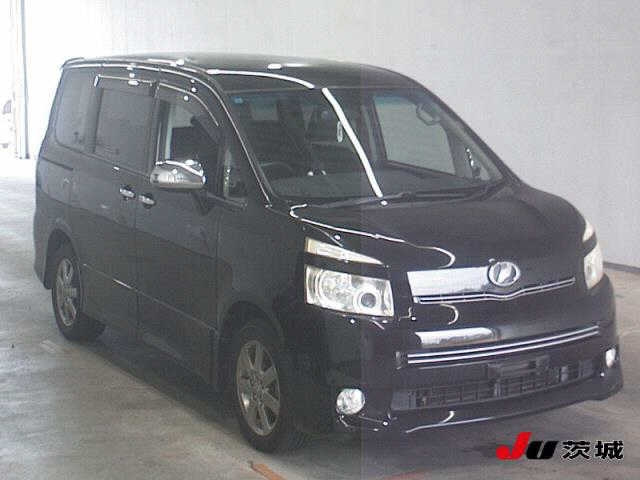 TOYOTA VOXY 2009