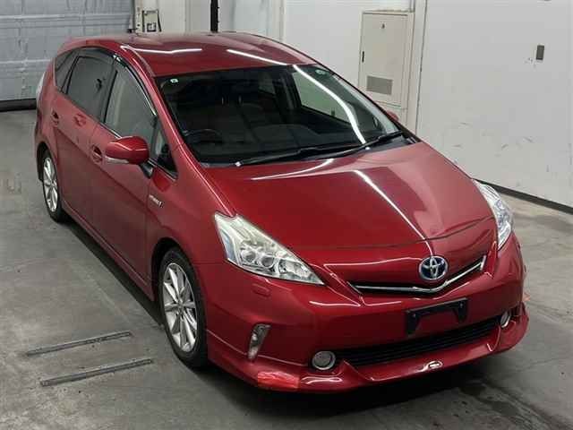 TOYOTA PRIUS ALPHA 2013