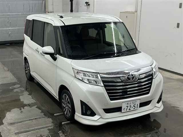 TOYOTA ROOMY 2017