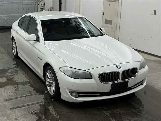 BMW 5 SERIES 2011