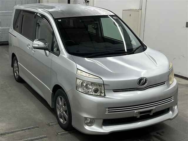 TOYOTA VOXY 2010