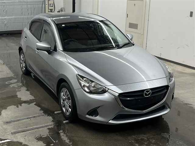 MAZDA DEMIO 2016