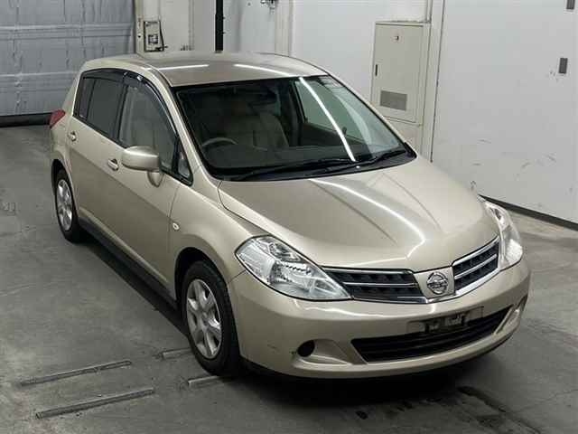NISSAN TIIDA 2012
