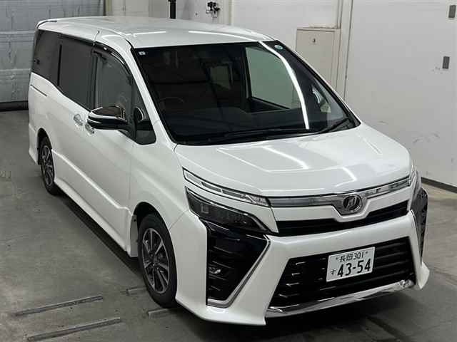 TOYOTA VOXY 2019