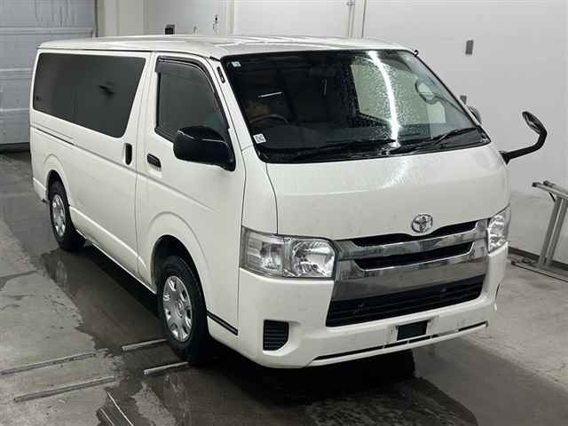 TOYOTA HIACE VAN 2020