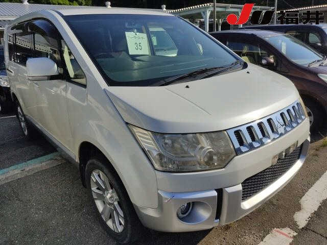 MITSUBISHI DELICA D5
