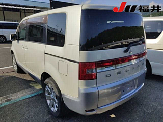 MITSUBISHI DELICA D5 2010