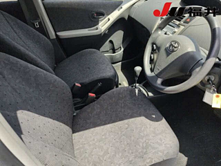 TOYOTA VITZ 2010