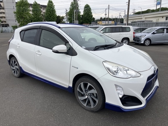 TOYOTA AQUA 2015