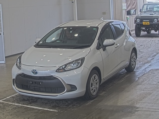 TOYOTA AQUA 2023