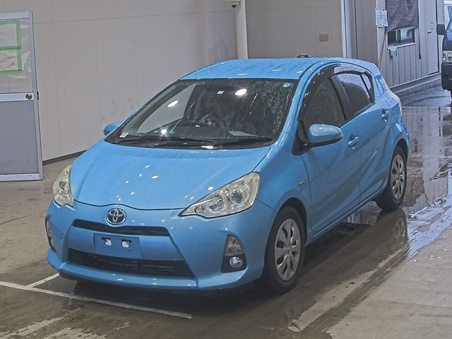 TOYOTA AQUA 2013