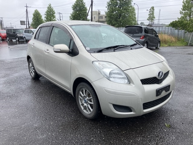 TOYOTA VITZ 2010
