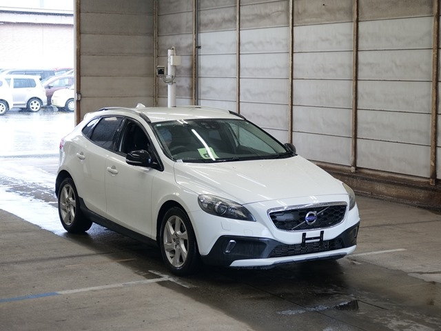 VOLVO V40 2014