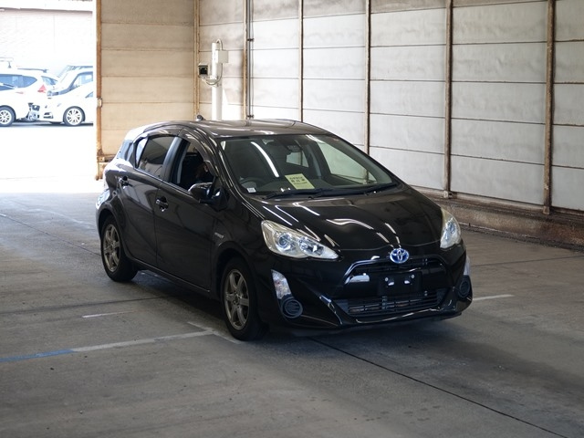 TOYOTA AQUA 2016