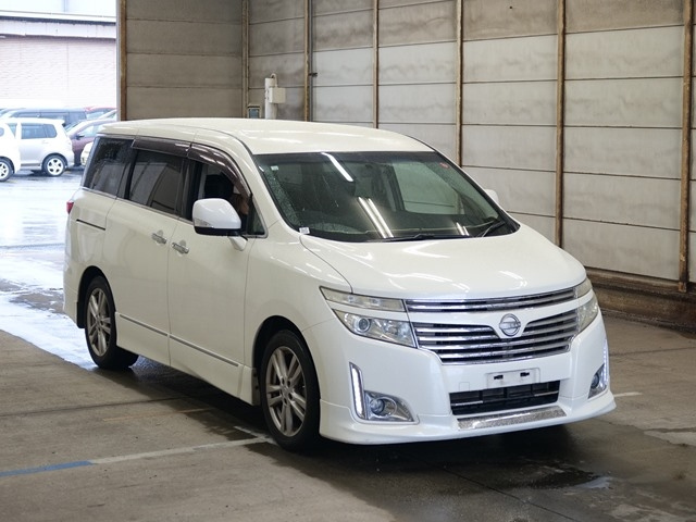NISSAN ELGRAND 2010