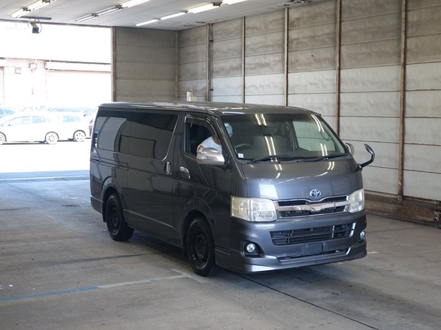 TOYOTA HIACE VAN 2010