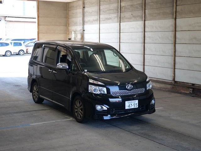 TOYOTA VOXY 2012