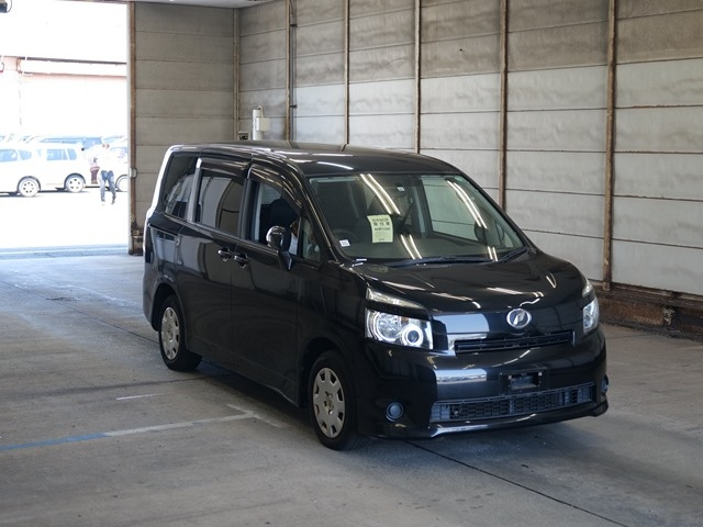TOYOTA VOXY 2007