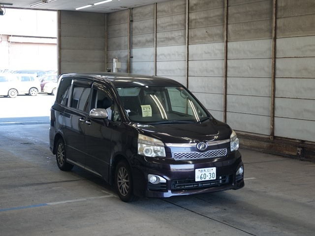 TOYOTA VOXY 2013
