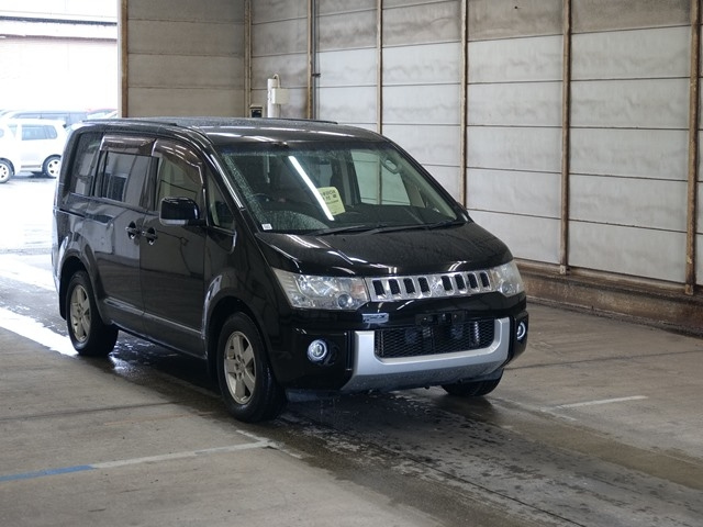 MITSUBISHI DELICA D5 2012