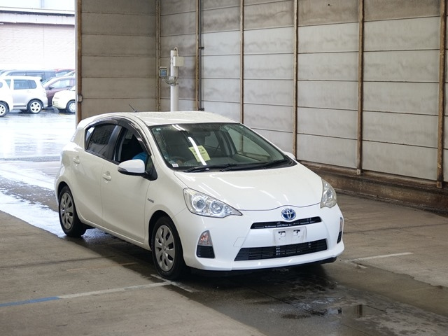 TOYOTA AQUA 2012