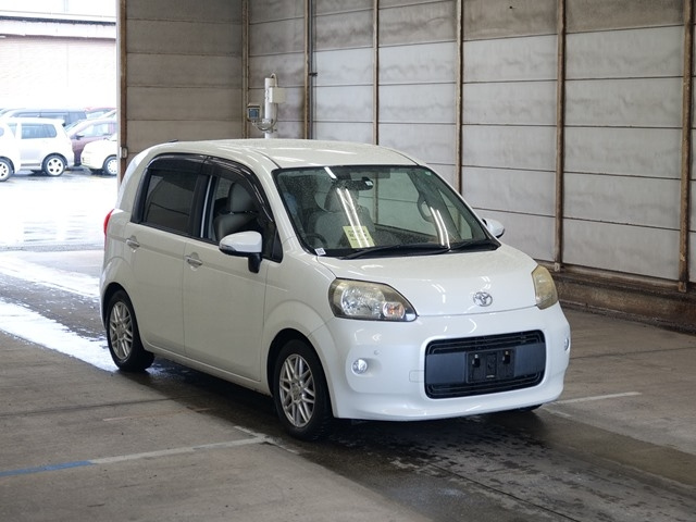 TOYOTA PORTE 2012