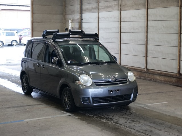 TOYOTA SIENTA 2010