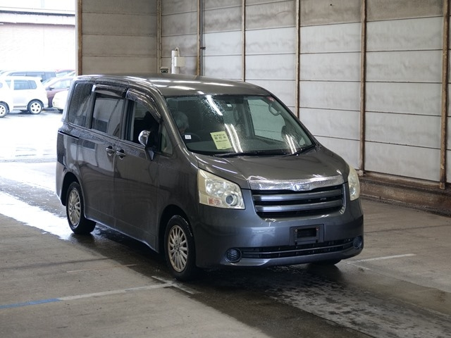 TOYOTA NOAH 2008