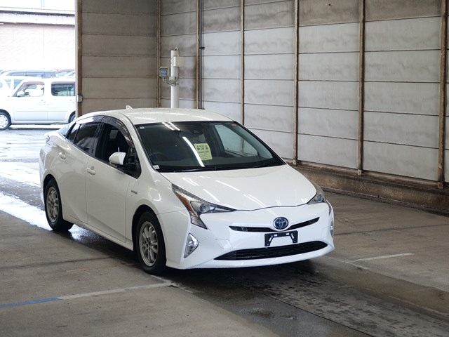 TOYOTA PRIUS 2016