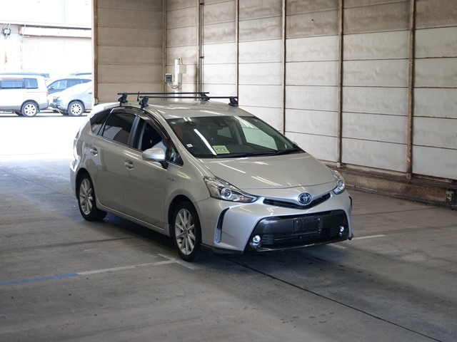 TOYOTA PRIUS ALPHA 2020
