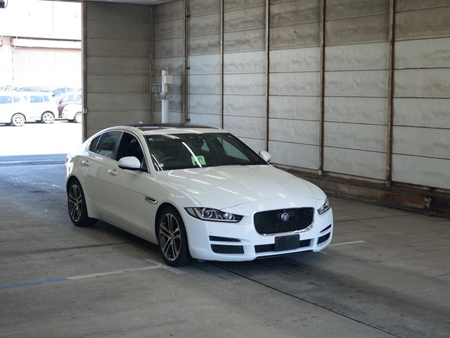 JAGUAR XE