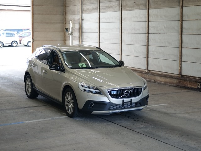 VOLVO V40