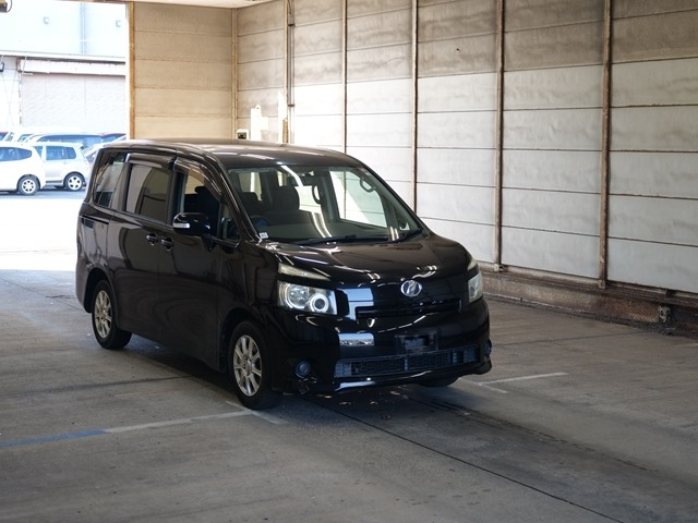 TOYOTA VOXY 2007