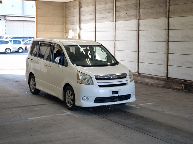 TOYOTA NOAH 2008